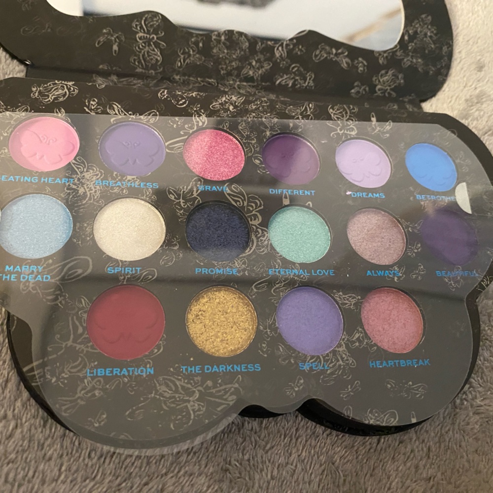 Revolution Corpse Bride Eyeshadow Palette